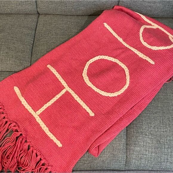 New WILDFOX COUTURE Flirtatious ‘Hold Me Tight’ Chainlink Scarf in Doll Pink - Picture 1 of 10